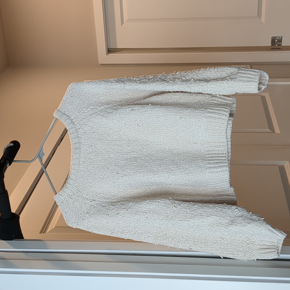 Pull & Bear White Cropped Sweater